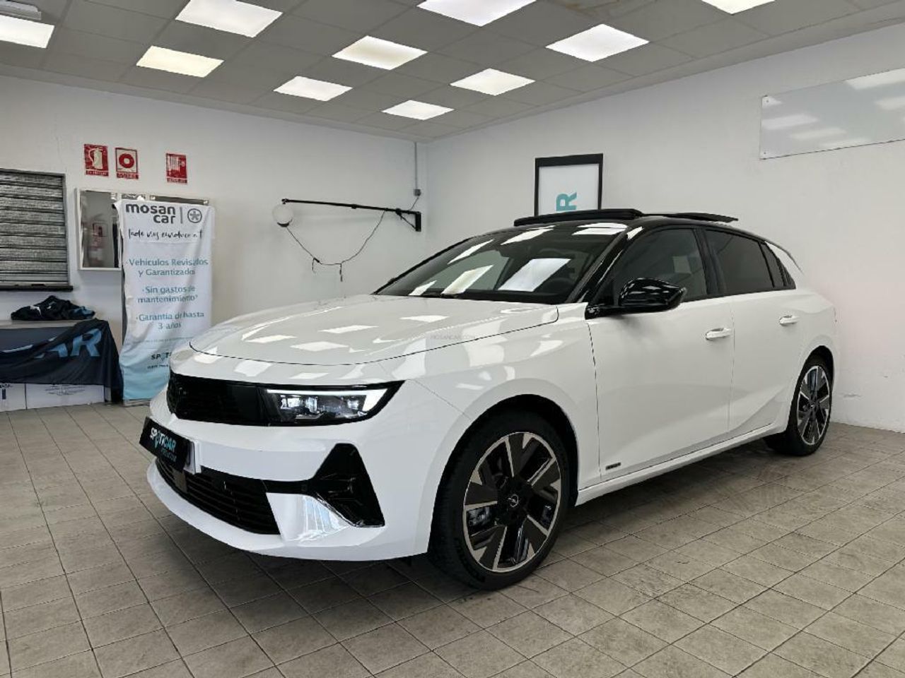 Opel Astra ELECTRICO 54KW 156 GS TECHO PANO GPS LL18 RADAR A - foto 29