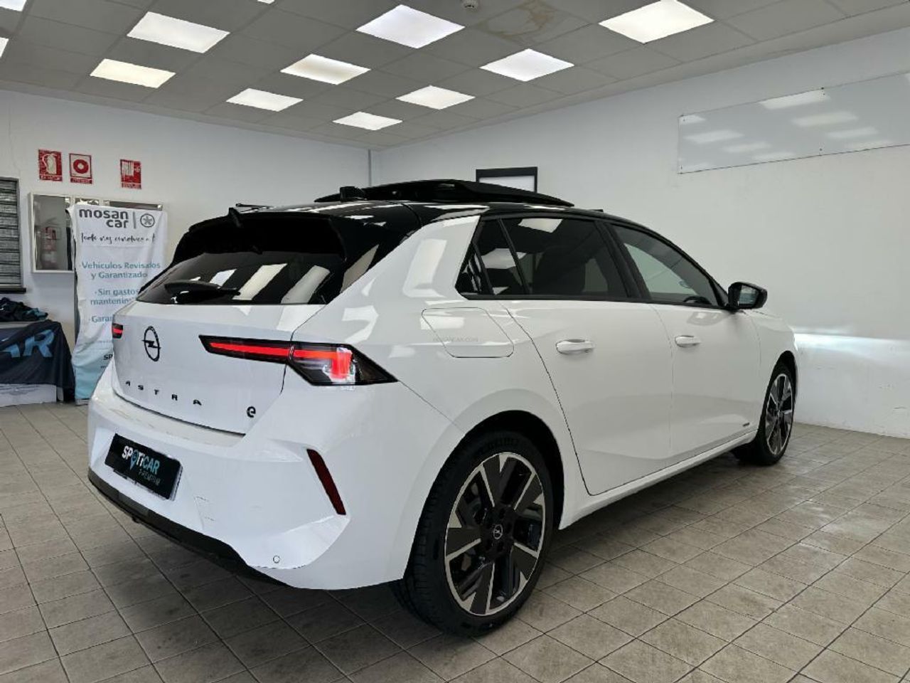 Opel Astra ELECTRICO 54KW 156 GS TECHO PANO GPS LL18 RADAR A - foto 31