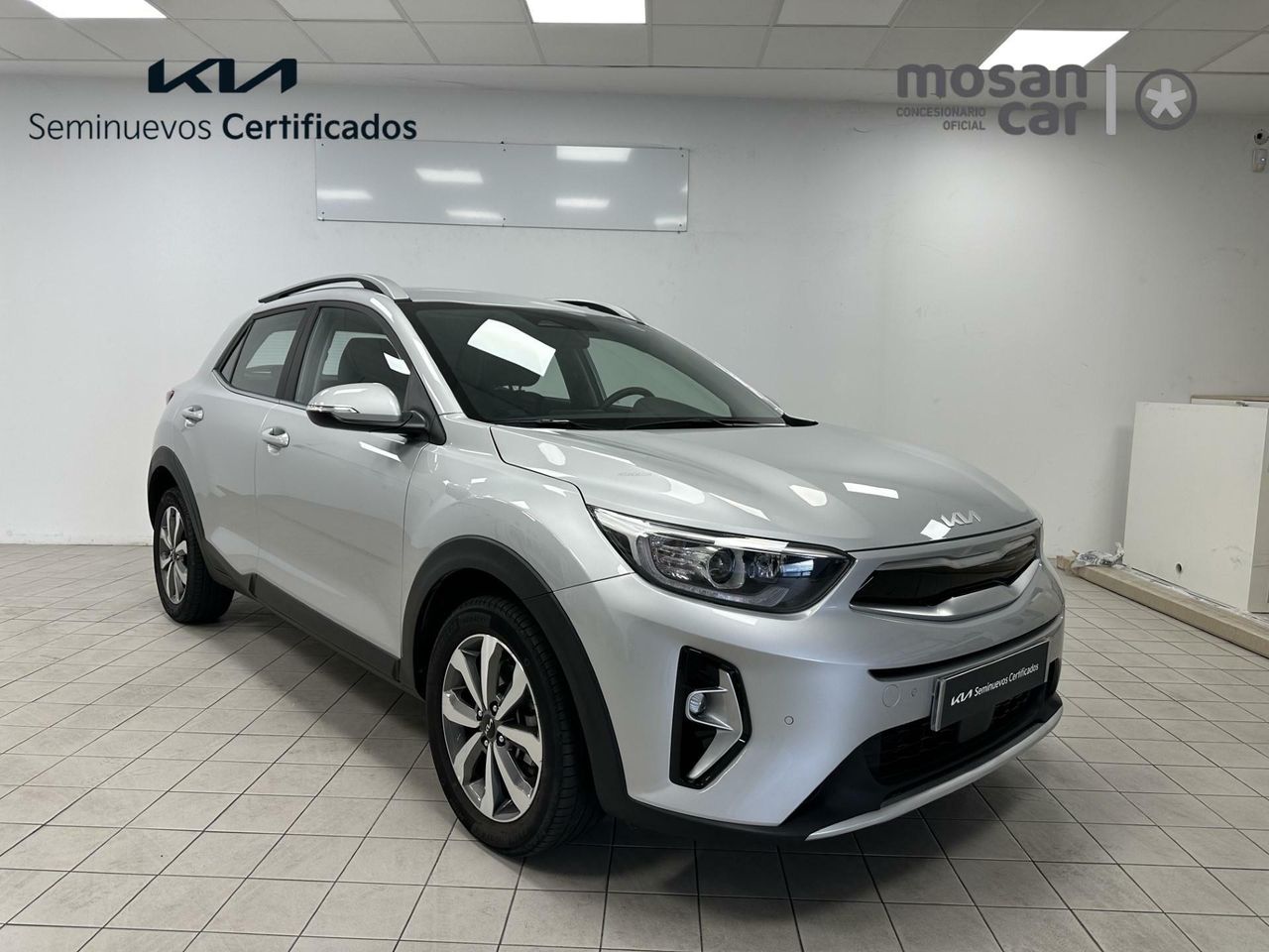 kia stonic 2024 / foto grande (3)