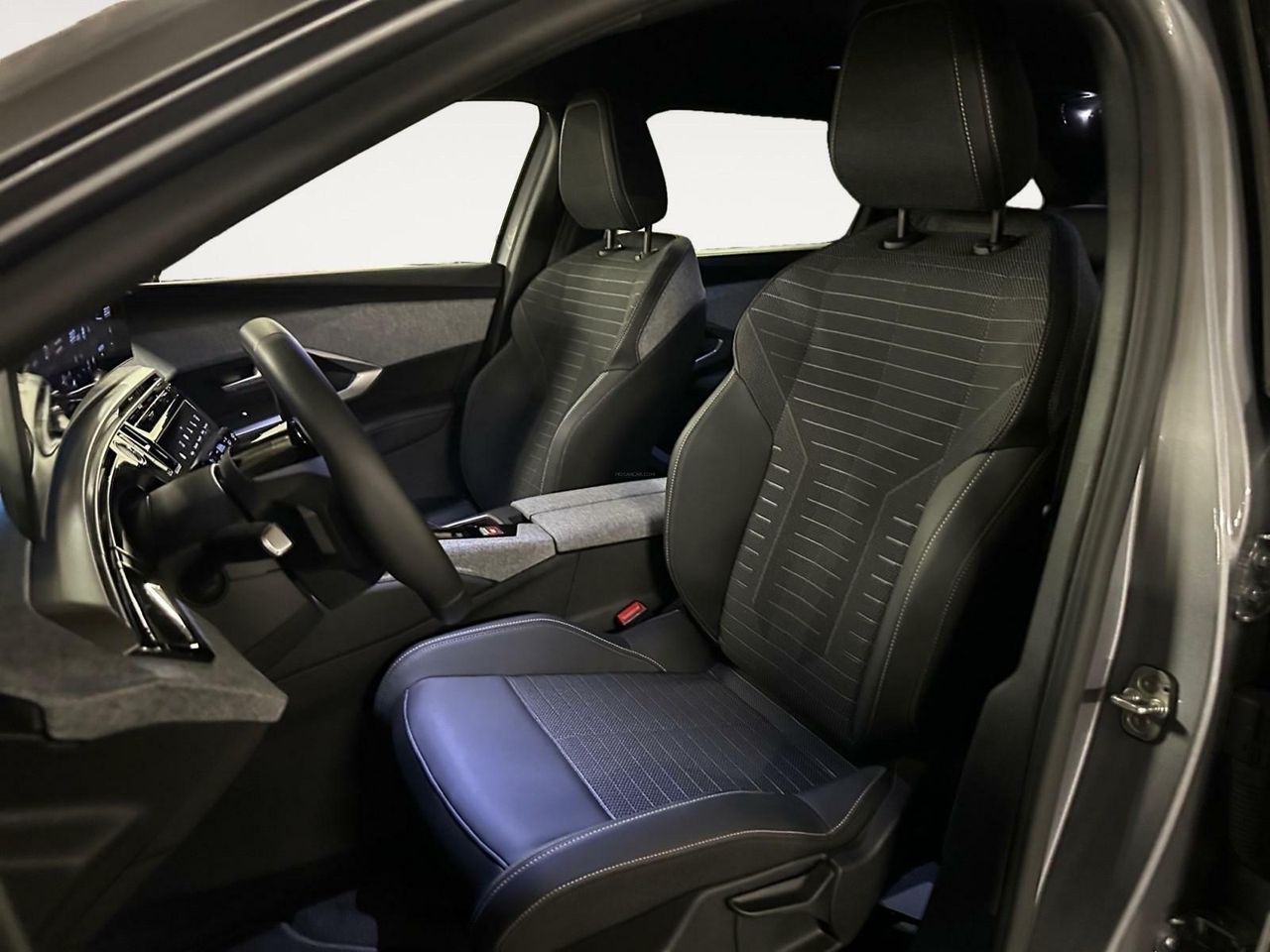 Peugeot 5008 N 1.2 MHEV 136 EDCS6 ALLURE 7PL GPS LL19 RADAR  - foto 12