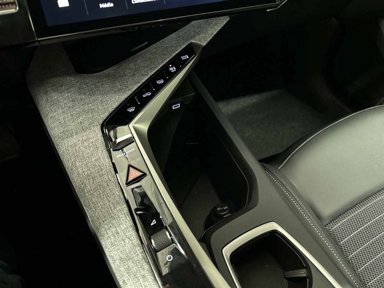 Peugeot 5008 N 1.2 MHEV 136 EDCS6 ALLURE 7PL GPS LL19 RADAR  - foto 20