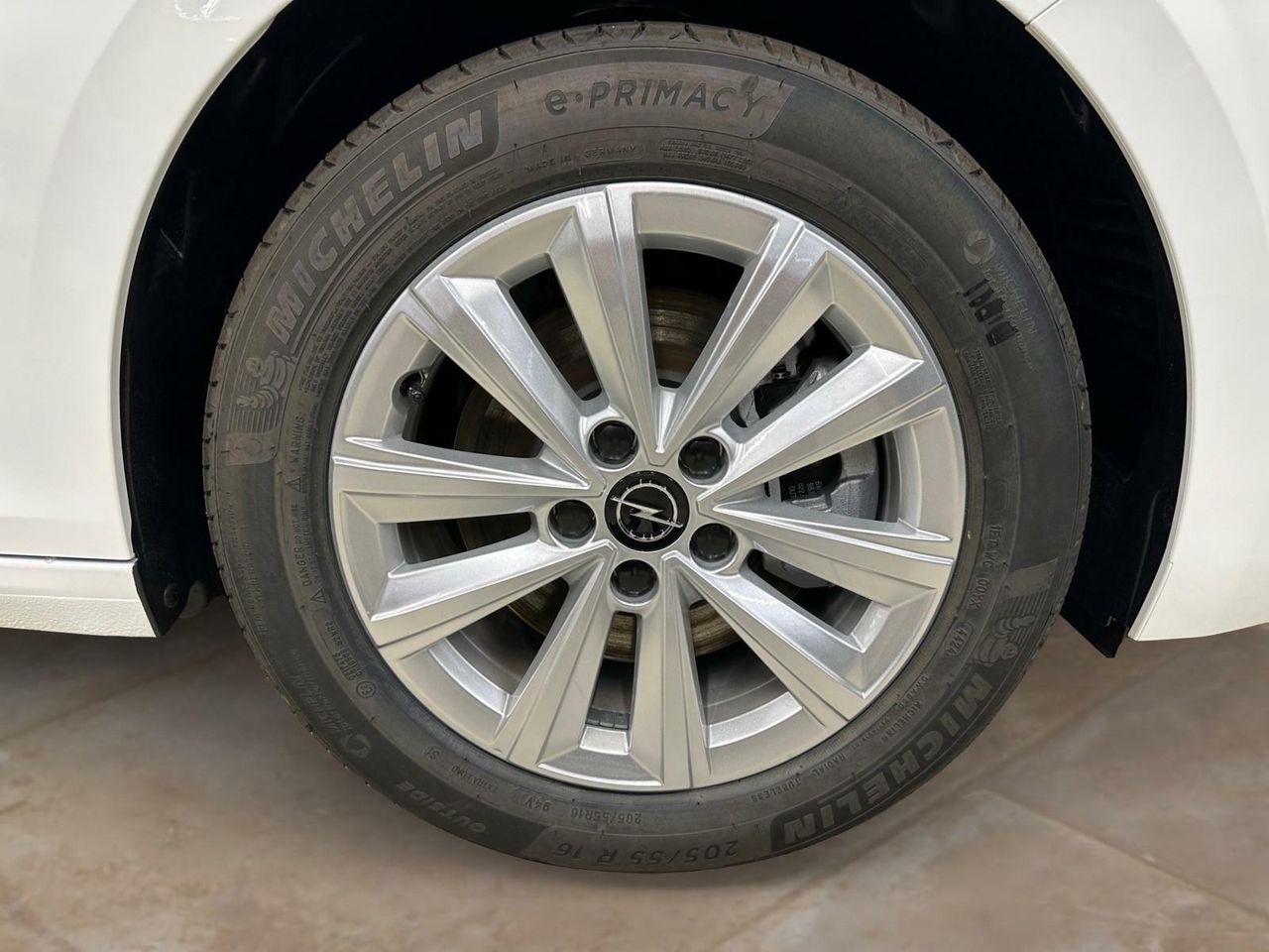 Opel Astra 1.2T XHT 130 EDITION GPS LL16 RADAR AV AR+CAM KEY - foto 14