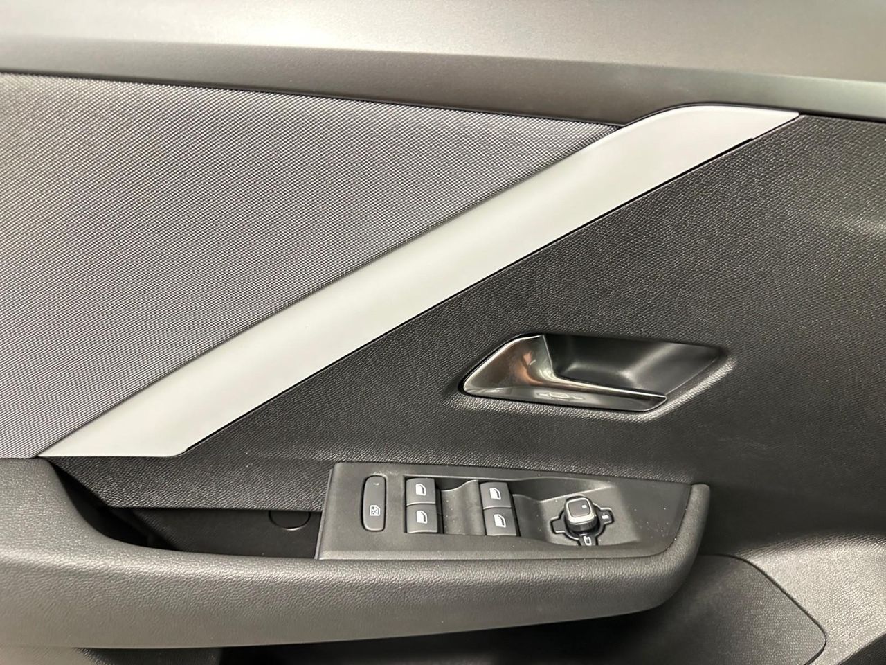 Opel Astra 1.2T XHT 130 EDITION GPS LL16 RADAR AV AR+CAM KEY - foto 23