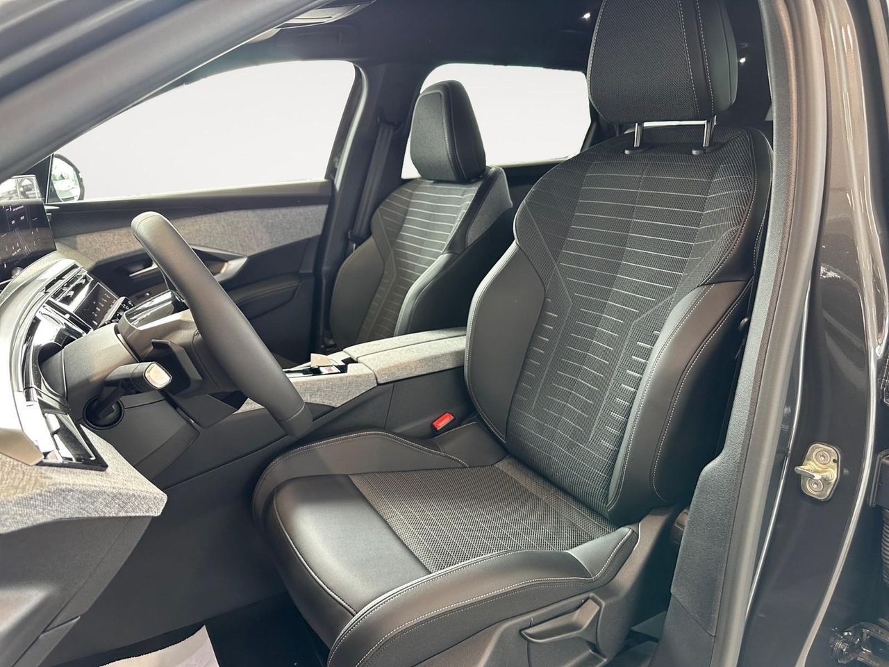 Peugeot 5008 N 1.2 MHEV 145 EDCS6 ALLURE 7PL GPS LL19 RADAR  - foto 12