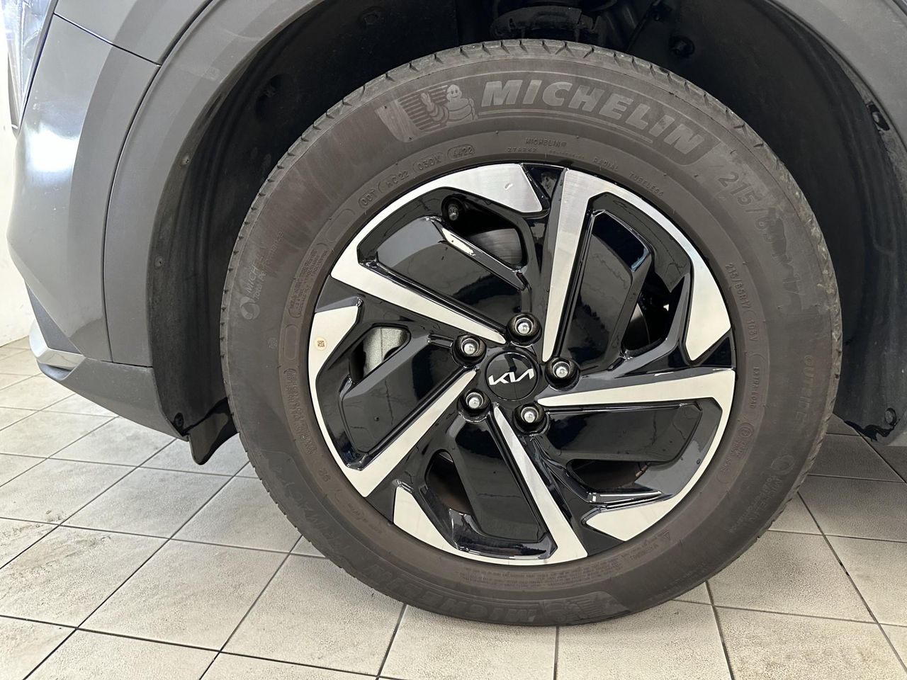 Kia Sportage 1.6 T-GDI HEV 215 DRIVE GPS LL17 RADAR AV AR+CA - foto 12