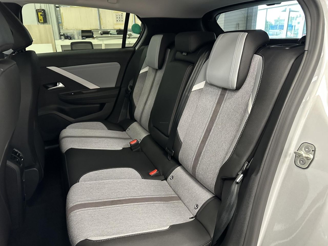 Opel Astra 1.6T PHEV 180 ELEGANCE MIRROR LL17 RADAR AV AR+CA - foto 13