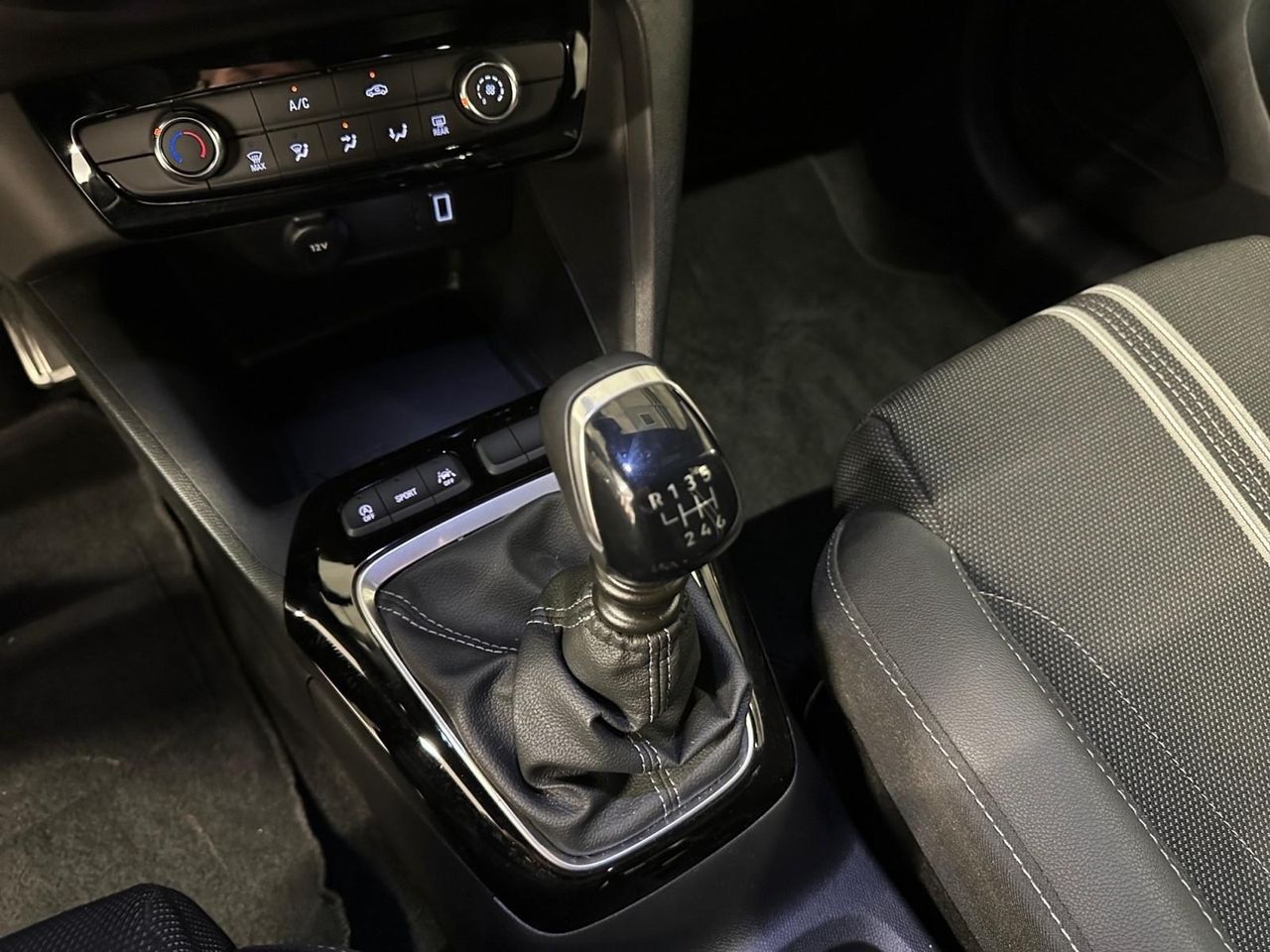 Opel Corsa 1.2T XHL 74KW GS 100 5P - foto 19