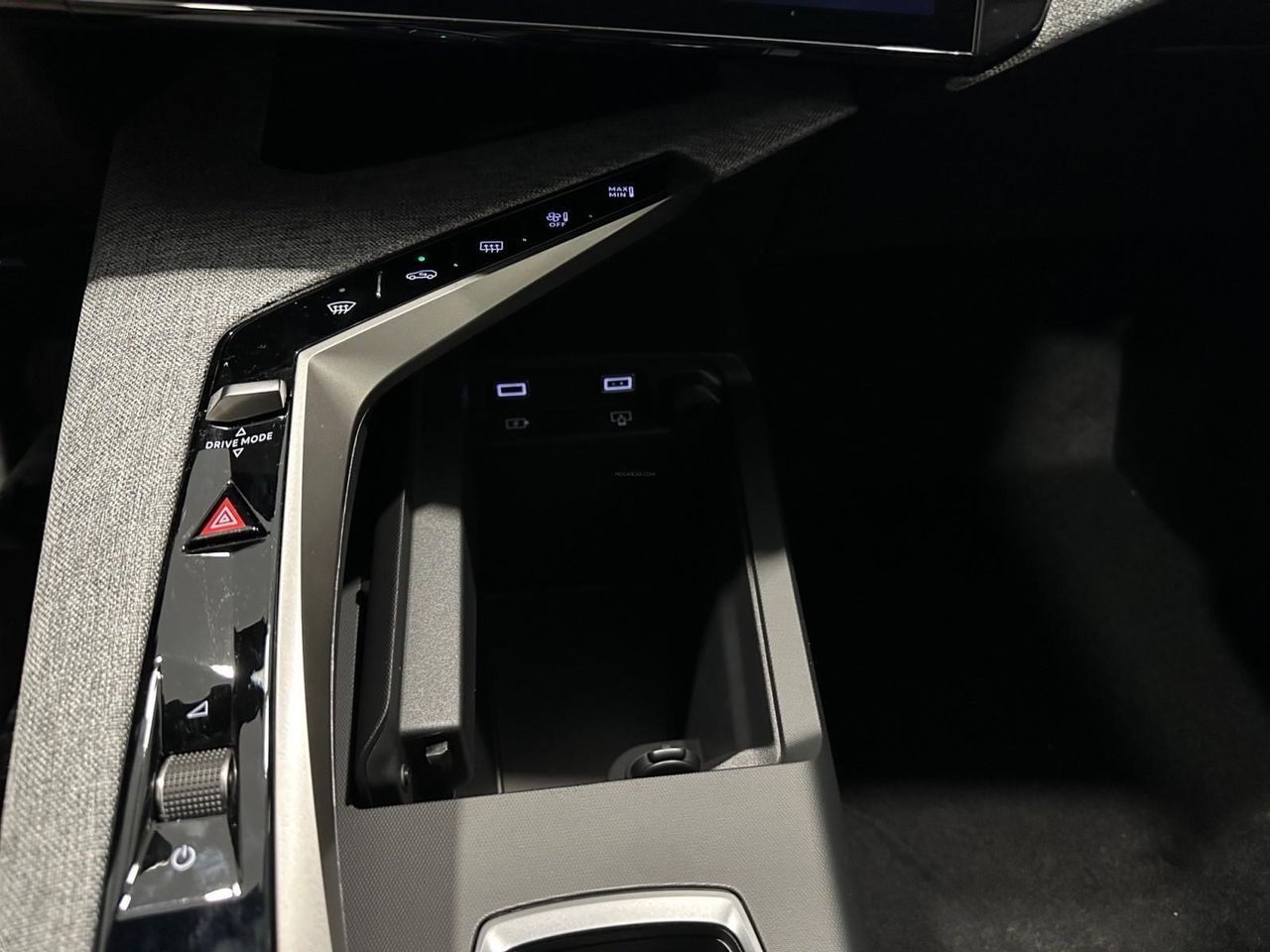 Peugeot 3008 N 1.2 MHEV 145 EDC6 ALLURE GPS LL19 RADAR AV AR - foto 20