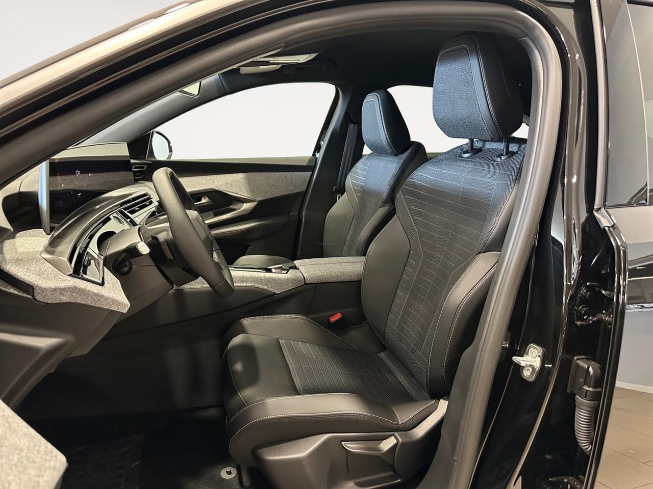 Peugeot 3008 N 1.2 MHEV 145 EDC6 ALLURE GPS LL19 RADAR AV AR - foto 12