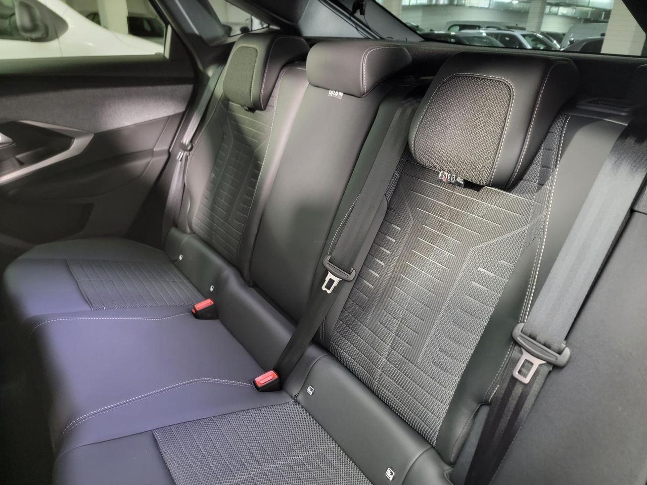 Peugeot 3008 N 1.2 MHEV 145 EDCS6 ALLURE GPS LL19 RADAR AR+C - foto 13