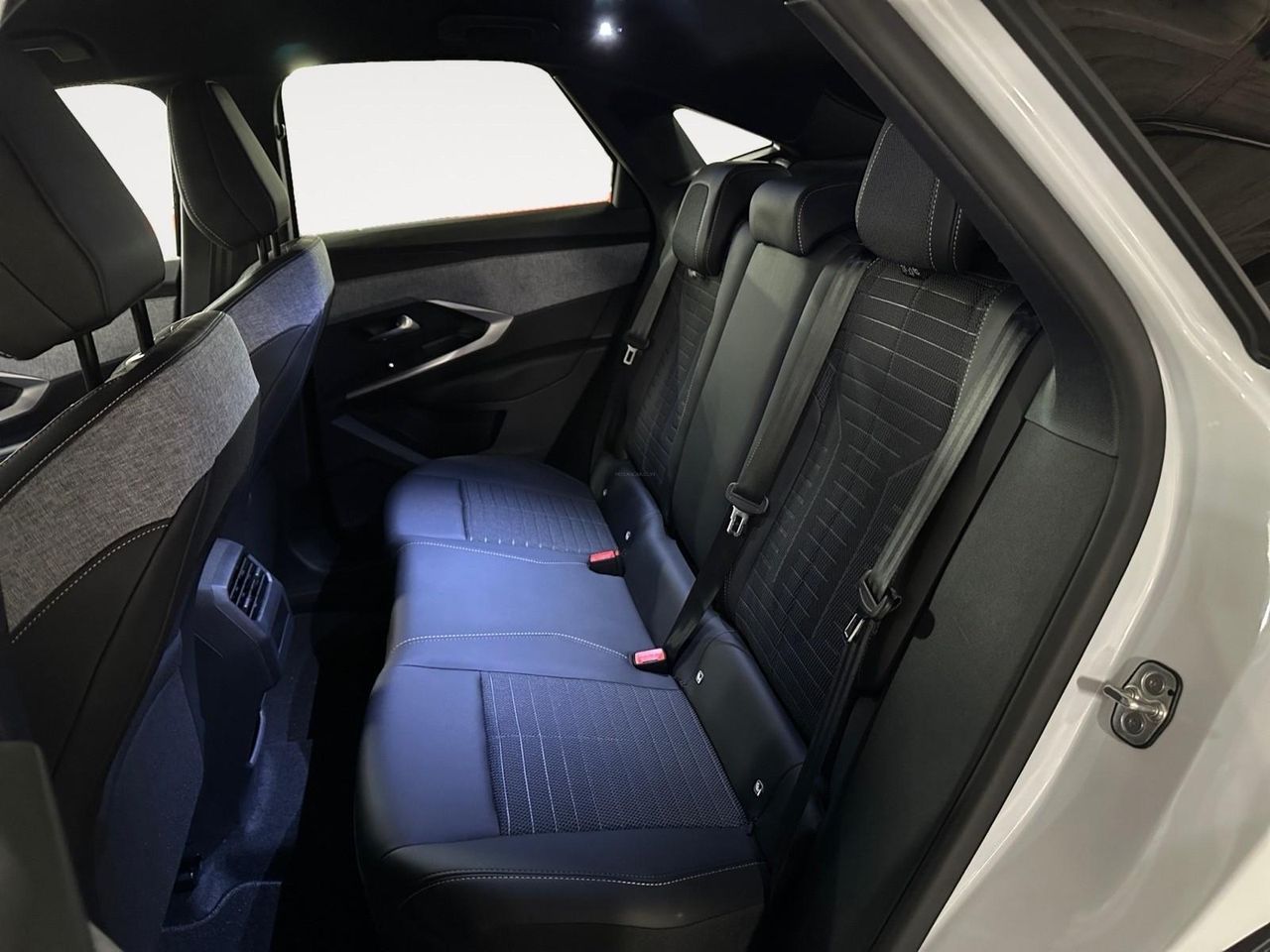 Peugeot 3008 N 1.2 MHEV 145 EDCS6 ALLURE GPS LL19 RADAR AR+C - foto 13