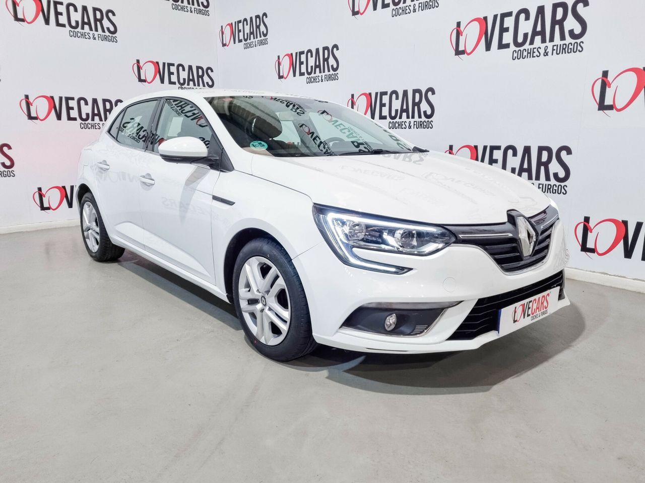 Impecable casa  de segunda mano - renault megane 2020 /