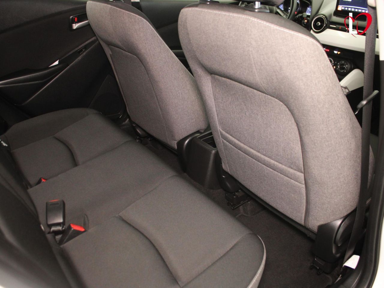 Mazda 2 1.5 SKYACTIV CENTER LINE - Foto 33