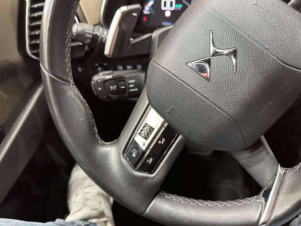 DS DS 7 1.6 E-Tense 300 PERF. LINE + Auto 4WD - Foto 17