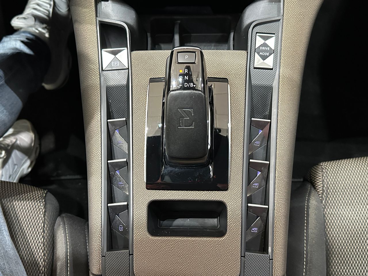 DS DS 7 1.6 E-Tense 300 PERF. LINE + Auto 4WD - Foto 24