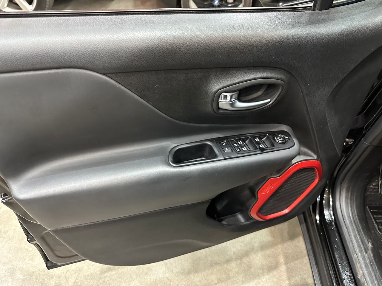 Jeep Renegade Trailhawk 1.3 PHEV 177kW (240CV) AT AWD - Foto 13