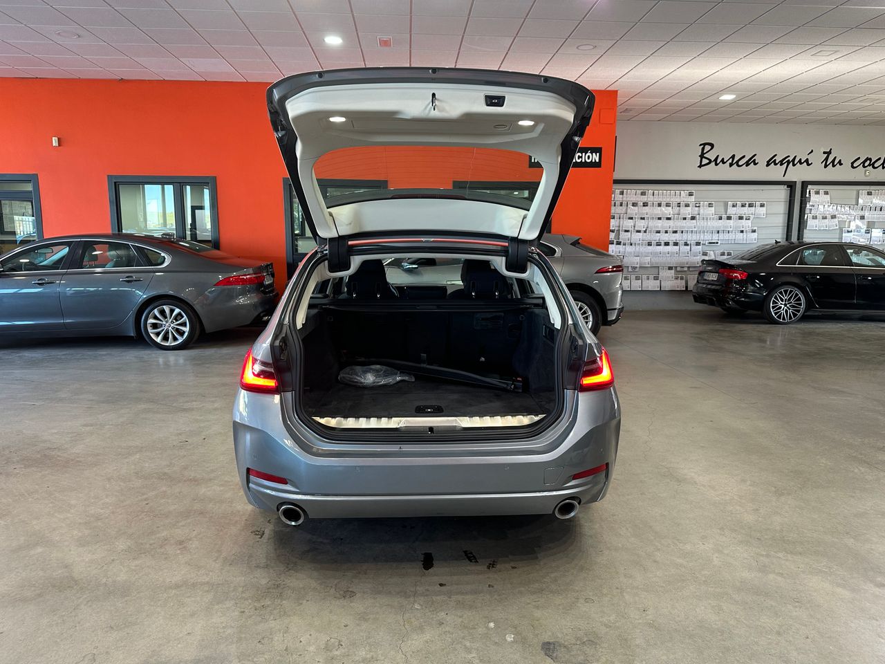 BMW Serie 3 320E 204CV FAMILIAR - Foto 9