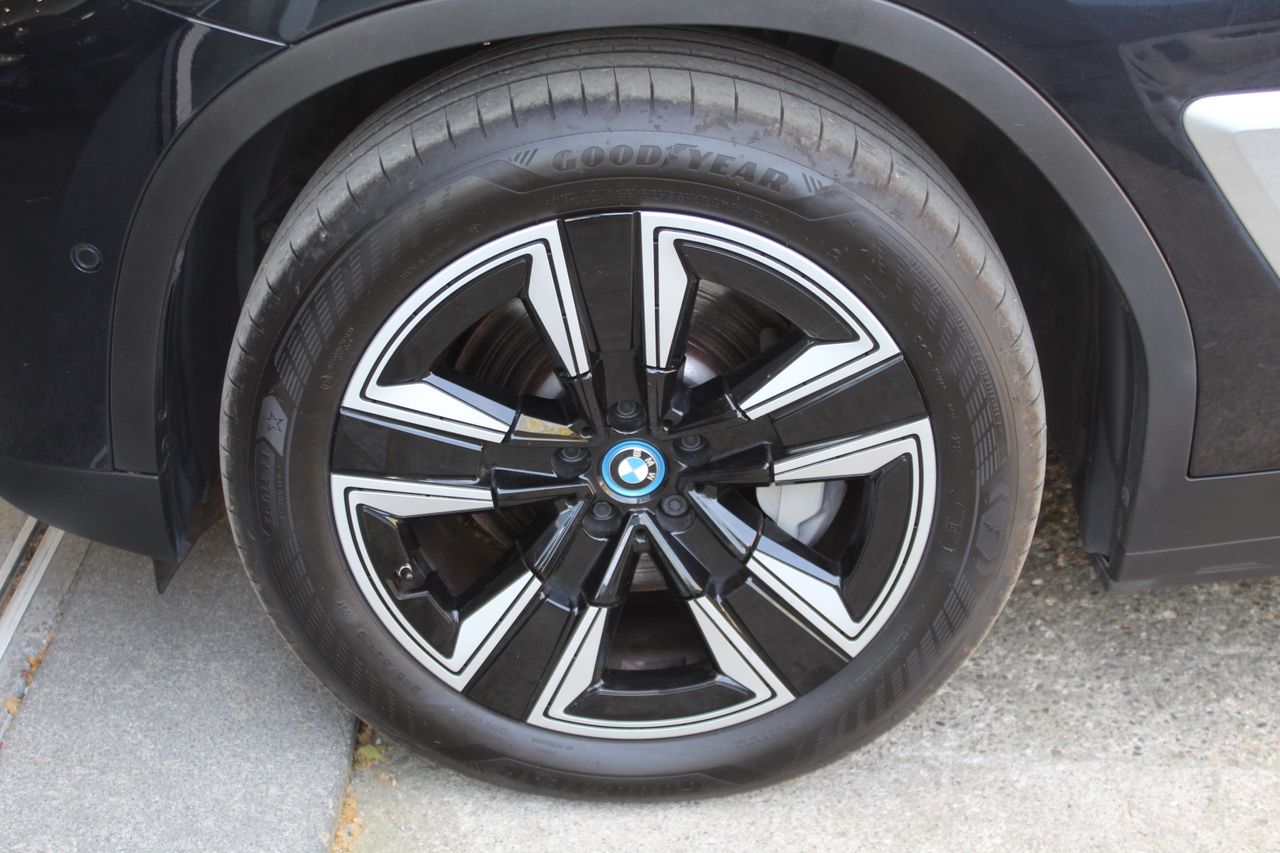 BMW iX3 80 kWh - Foto 33