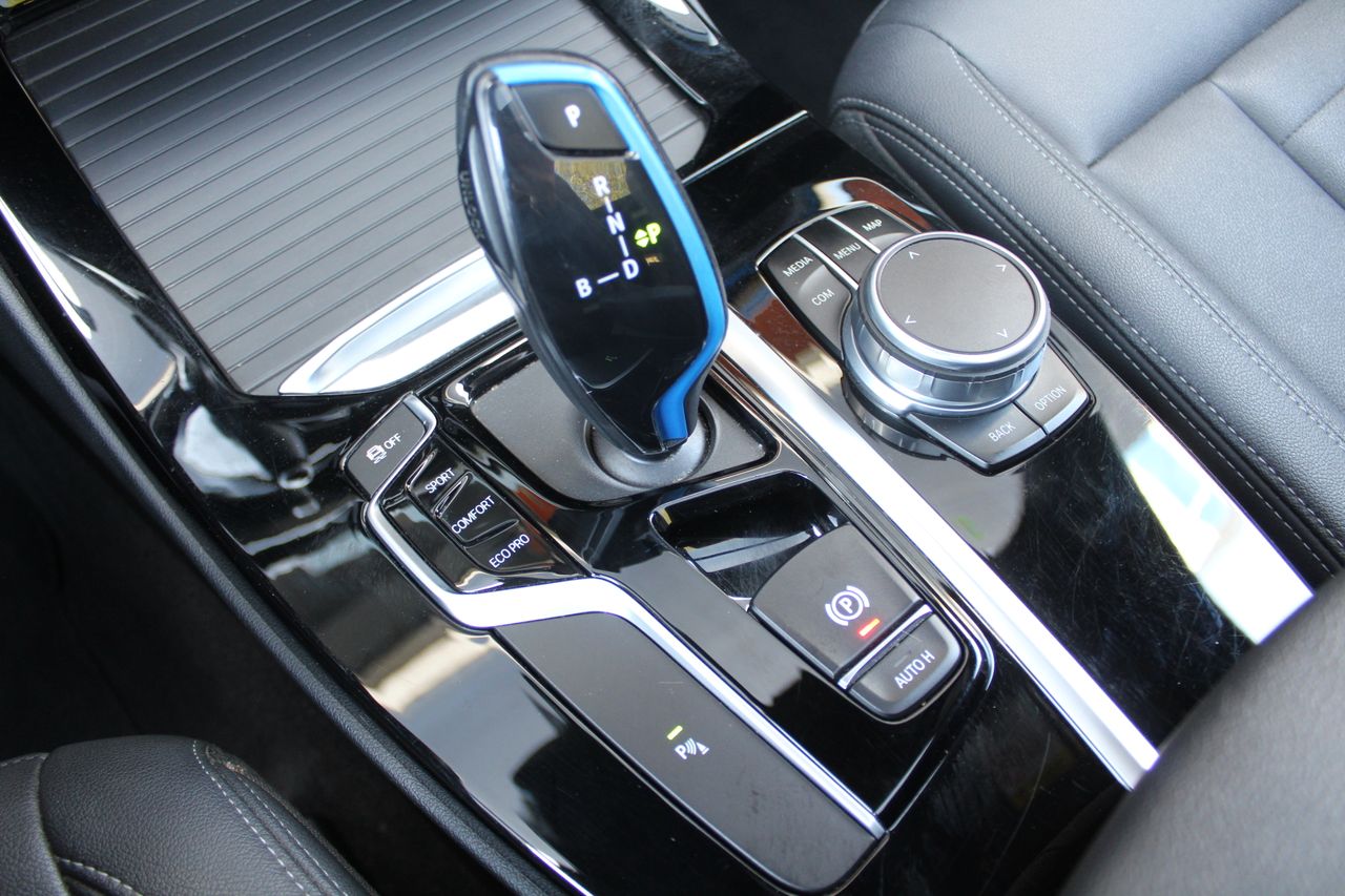 BMW iX3 80 kWh - Foto 24