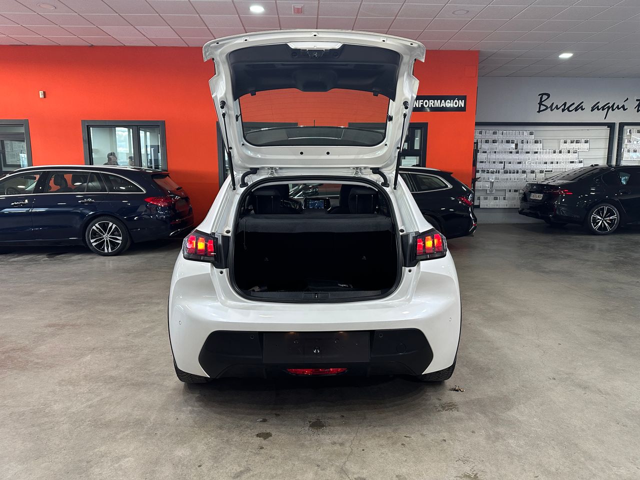 Peugeot e-208 50KWH 136CV ACTIVE - Foto 8