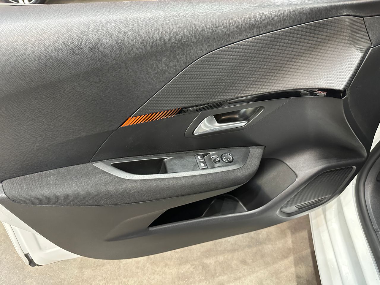 Peugeot e-208 50KWH 136CV ACTIVE - Foto 13