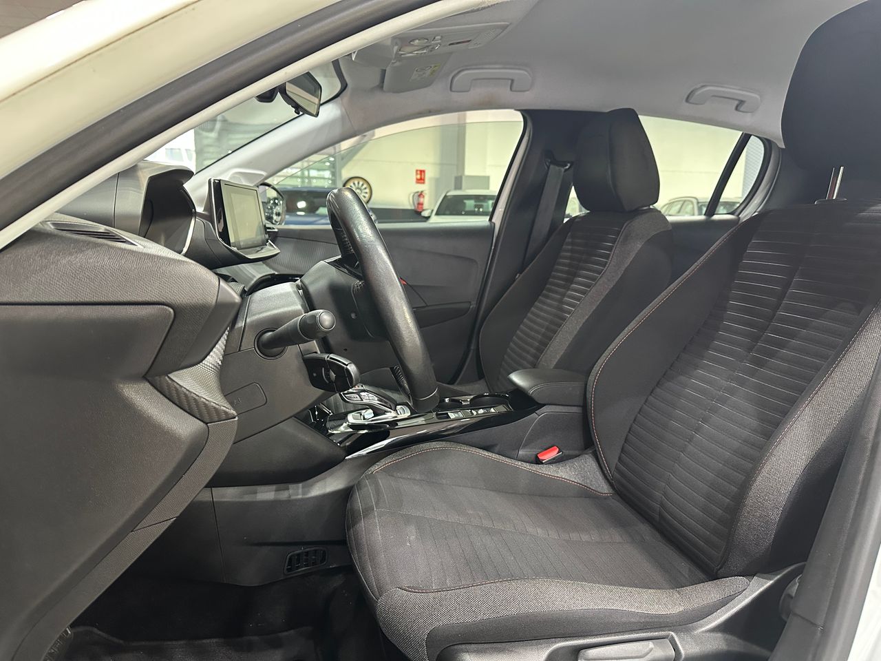 Peugeot e-208 50KWH 136CV ACTIVE - Foto 10