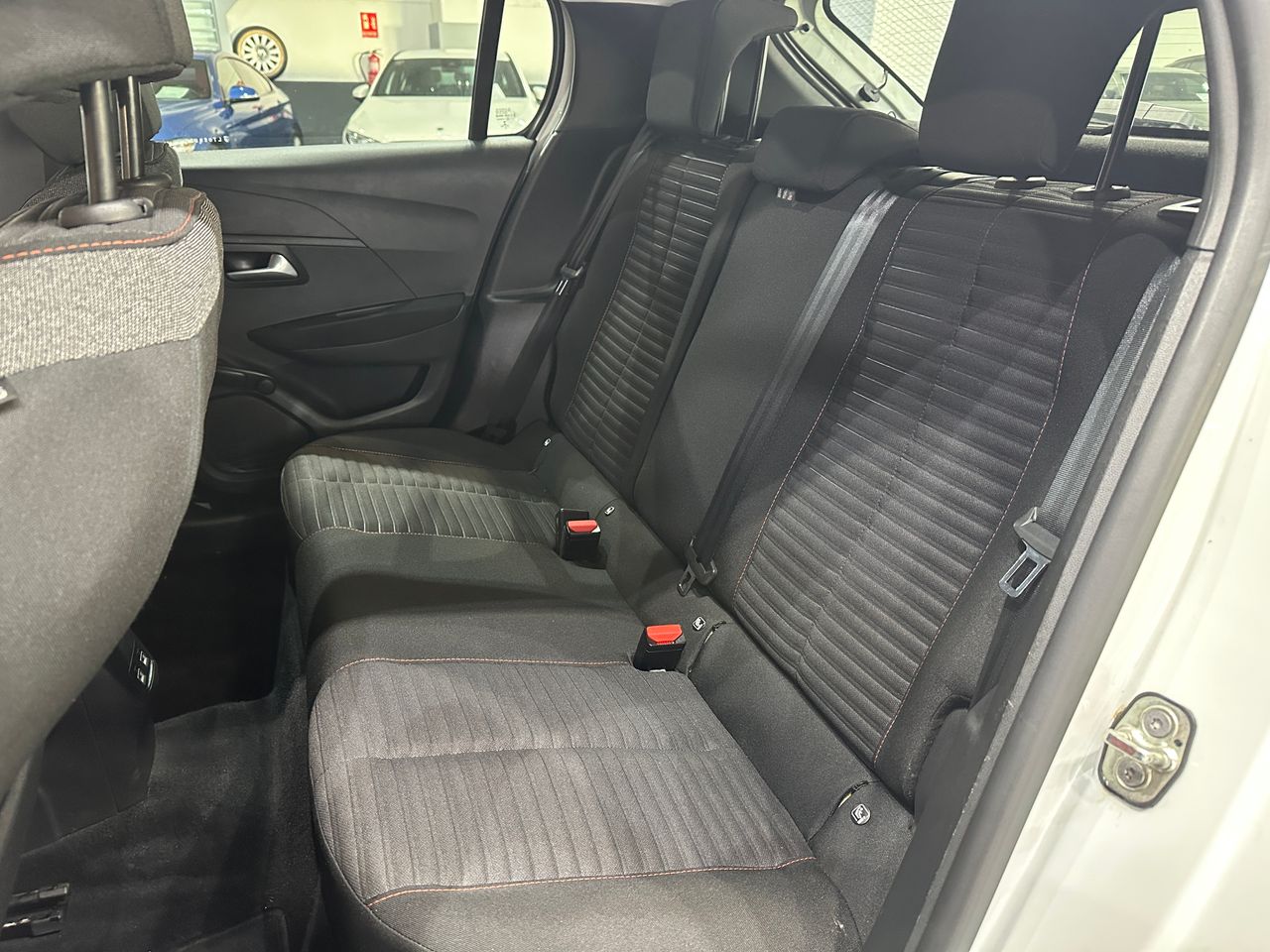 Peugeot e-208 50KWH 136CV ACTIVE - Foto 9