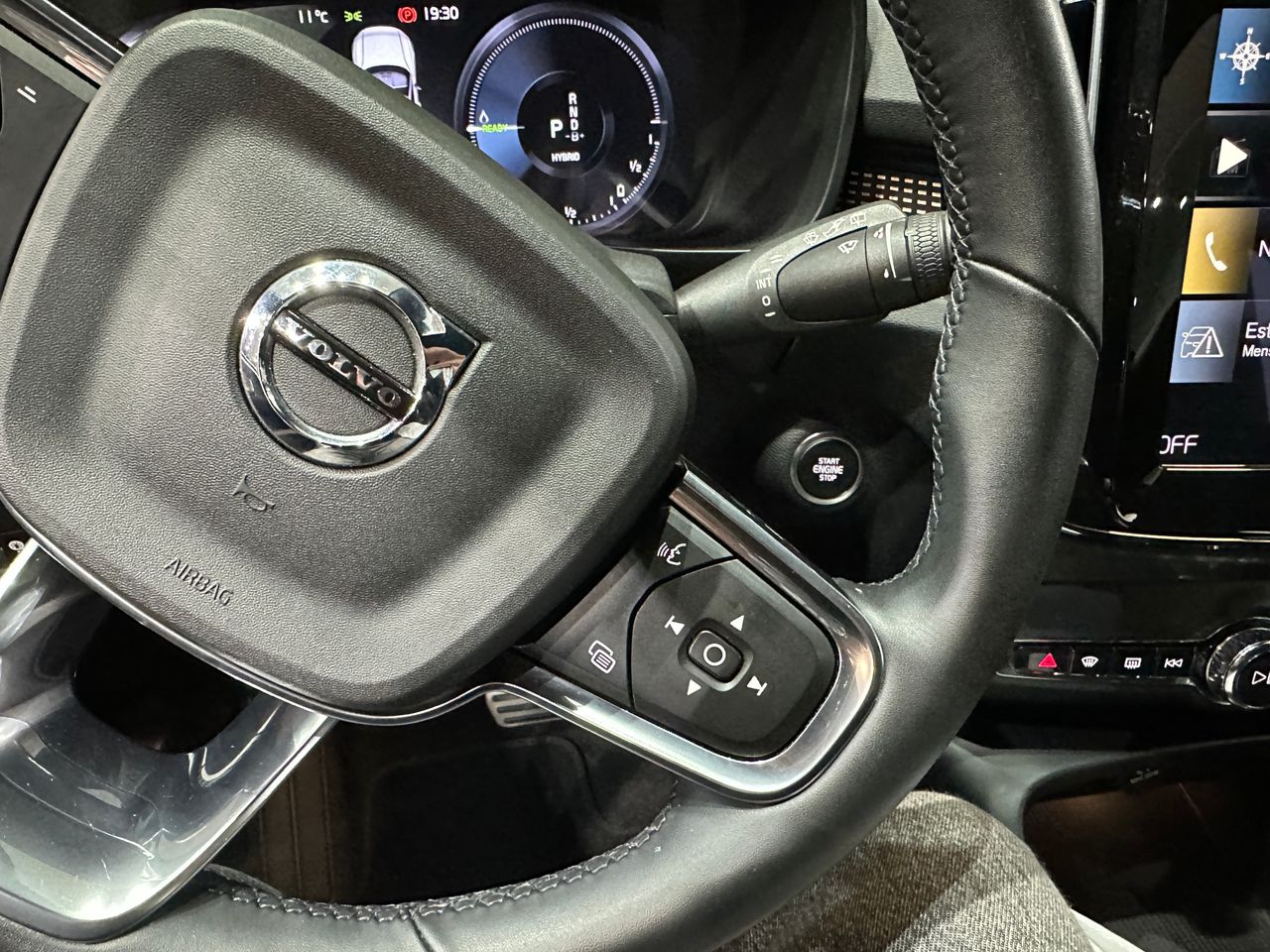 Volvo XC40 1.5 T4 Twin Recharge R-Design Auto - Foto 18