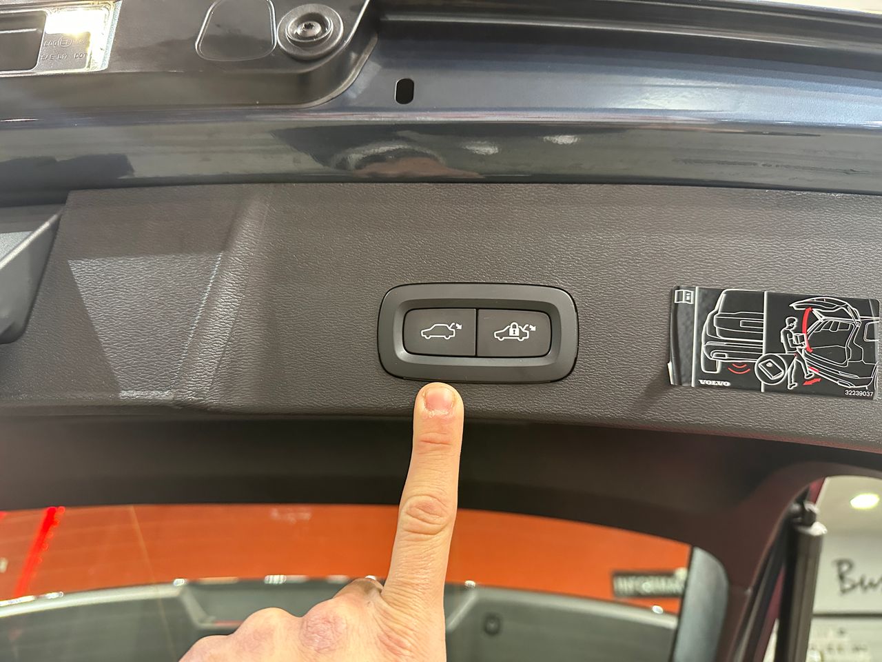 Volvo XC40 1.5 T4 Twin Recharge R-Design Auto - Foto 10