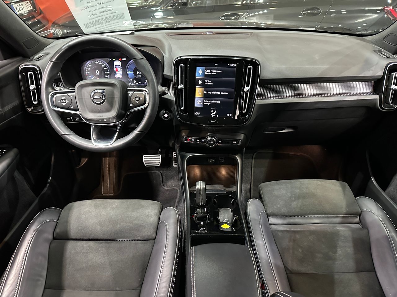 Volvo XC40 1.5 T4 Twin Recharge R-Design Auto - Foto 13