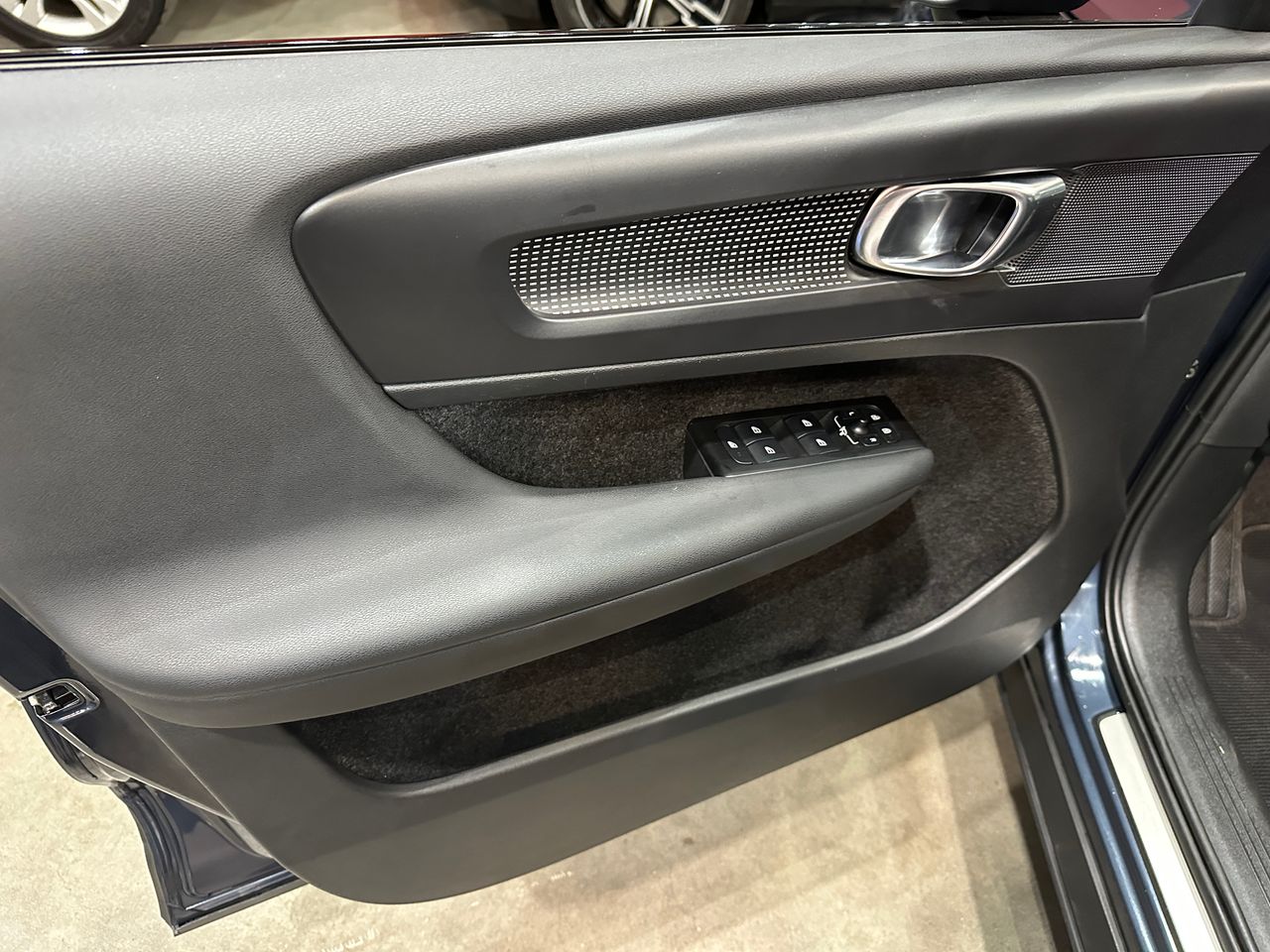 Volvo XC40 1.5 T4 Twin Recharge R-Design Auto - Foto 15