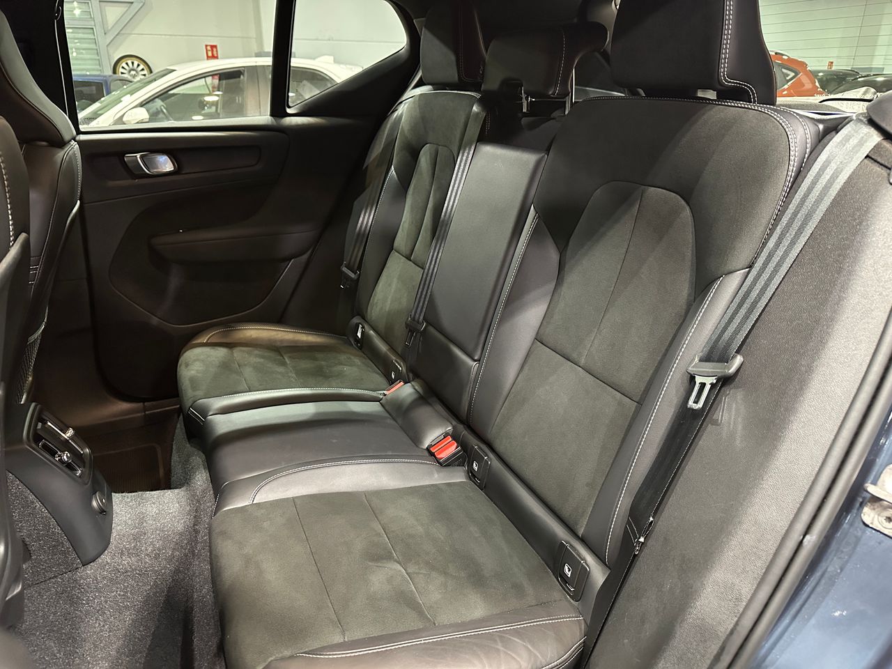 Volvo XC40 1.5 T4 Twin Recharge R-Design Auto - Foto 12