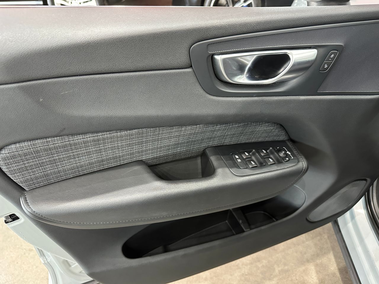 Volvo XC60 2.0 T6 AWD Recharge Core Auto - Foto 15