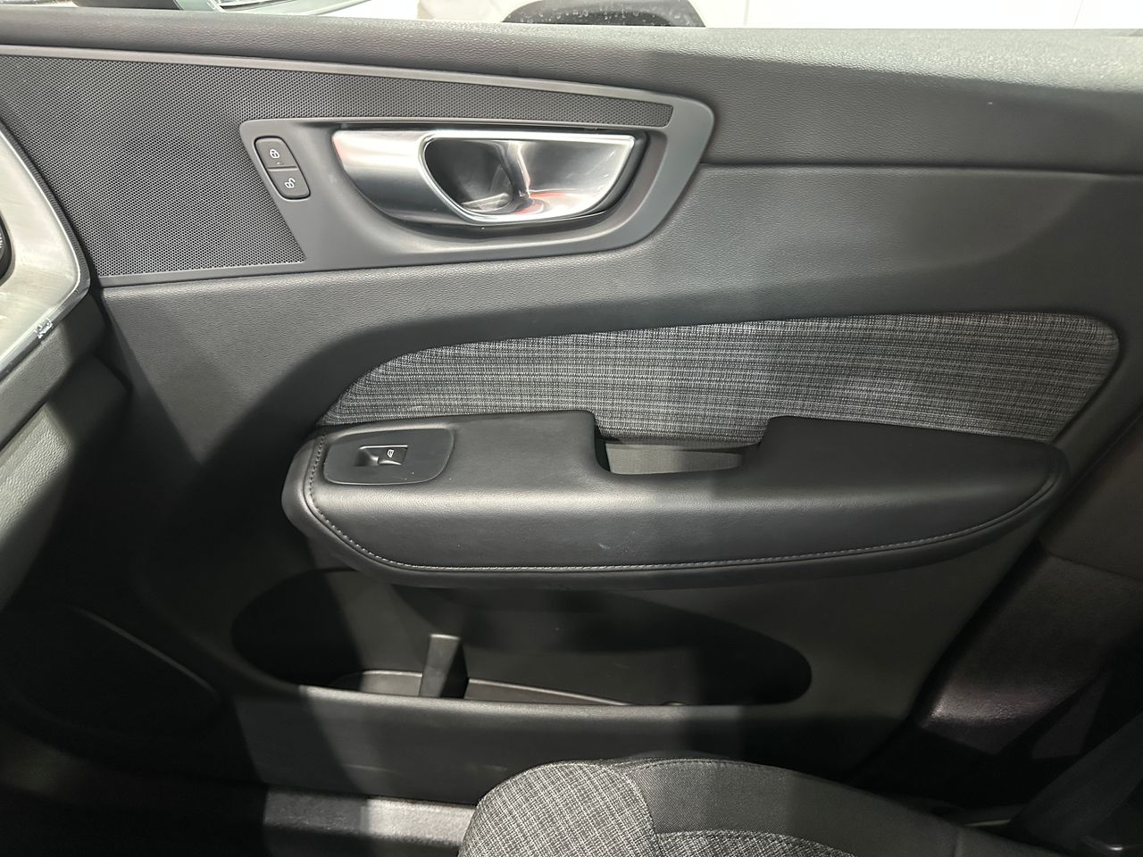 Volvo XC60 2.0 T6 AWD Recharge Core Auto - Foto 16