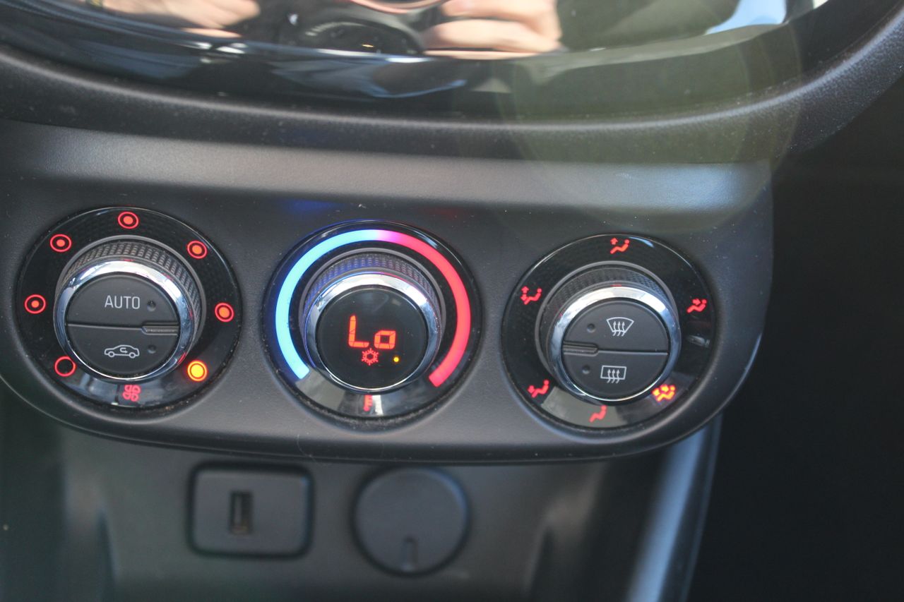 Opel Corsa 1.4 66kW (90CV) Selective - 120 Aniv GLP - Foto 14