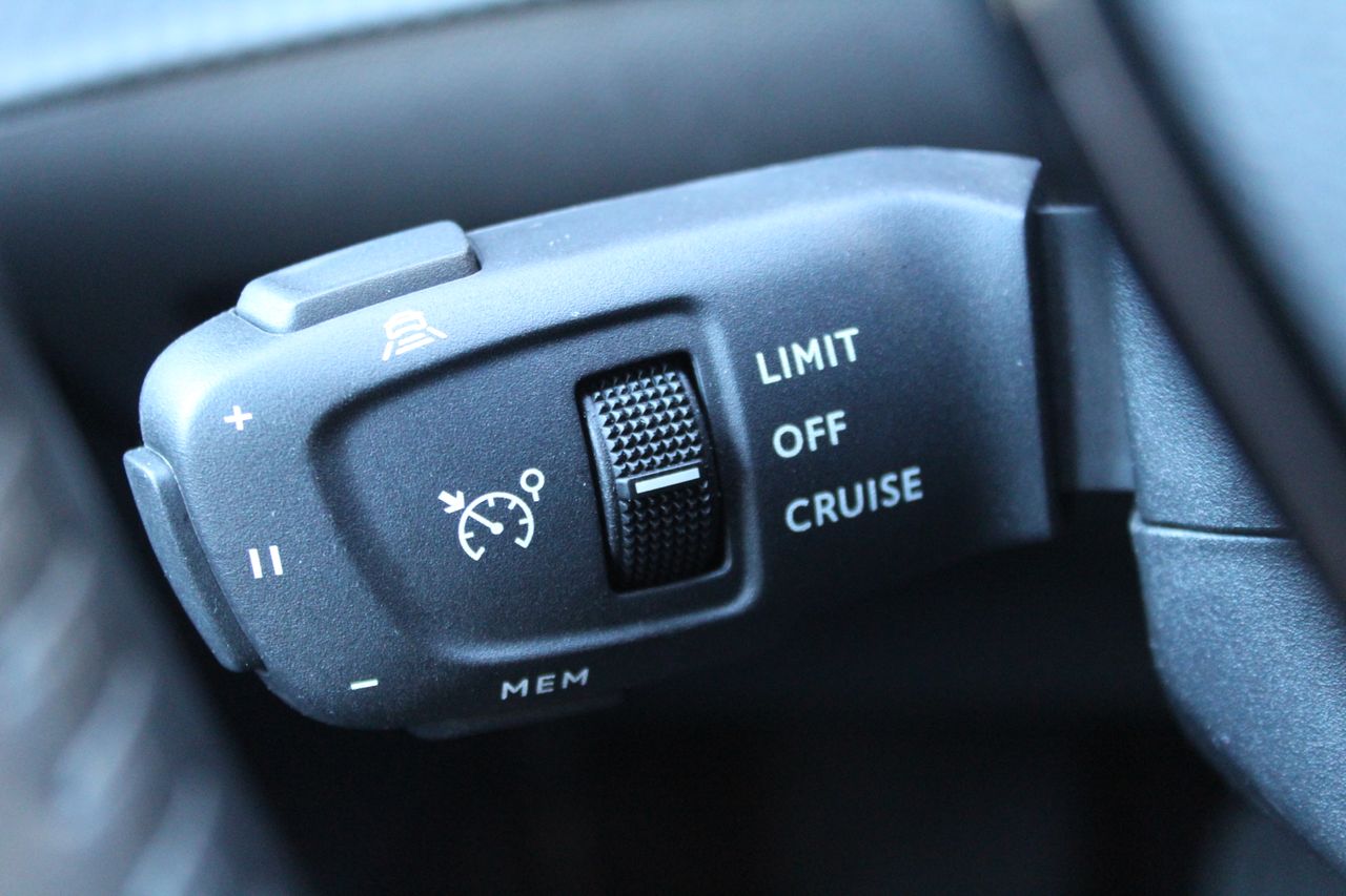 Peugeot 208 Allure Gasolina 100 S&S 6 Vel. MAN - Foto 16