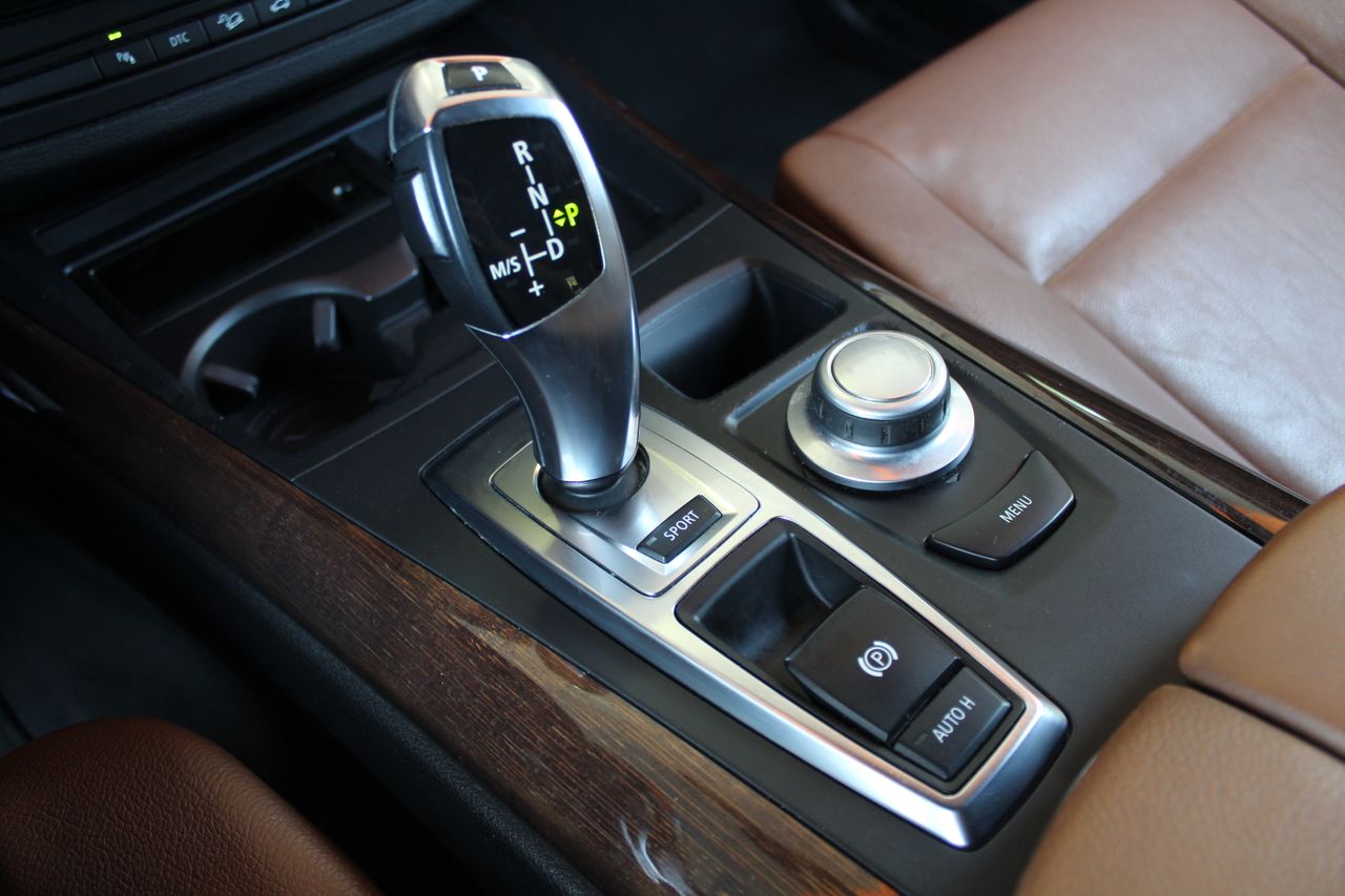 BMW X5 xDRIVE48i - Foto 25