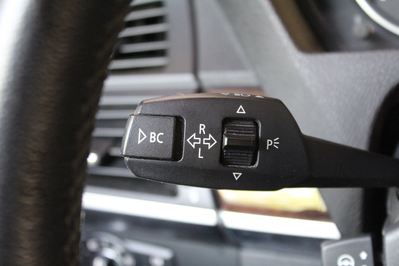 BMW X5 xDRIVE48i - Foto 16