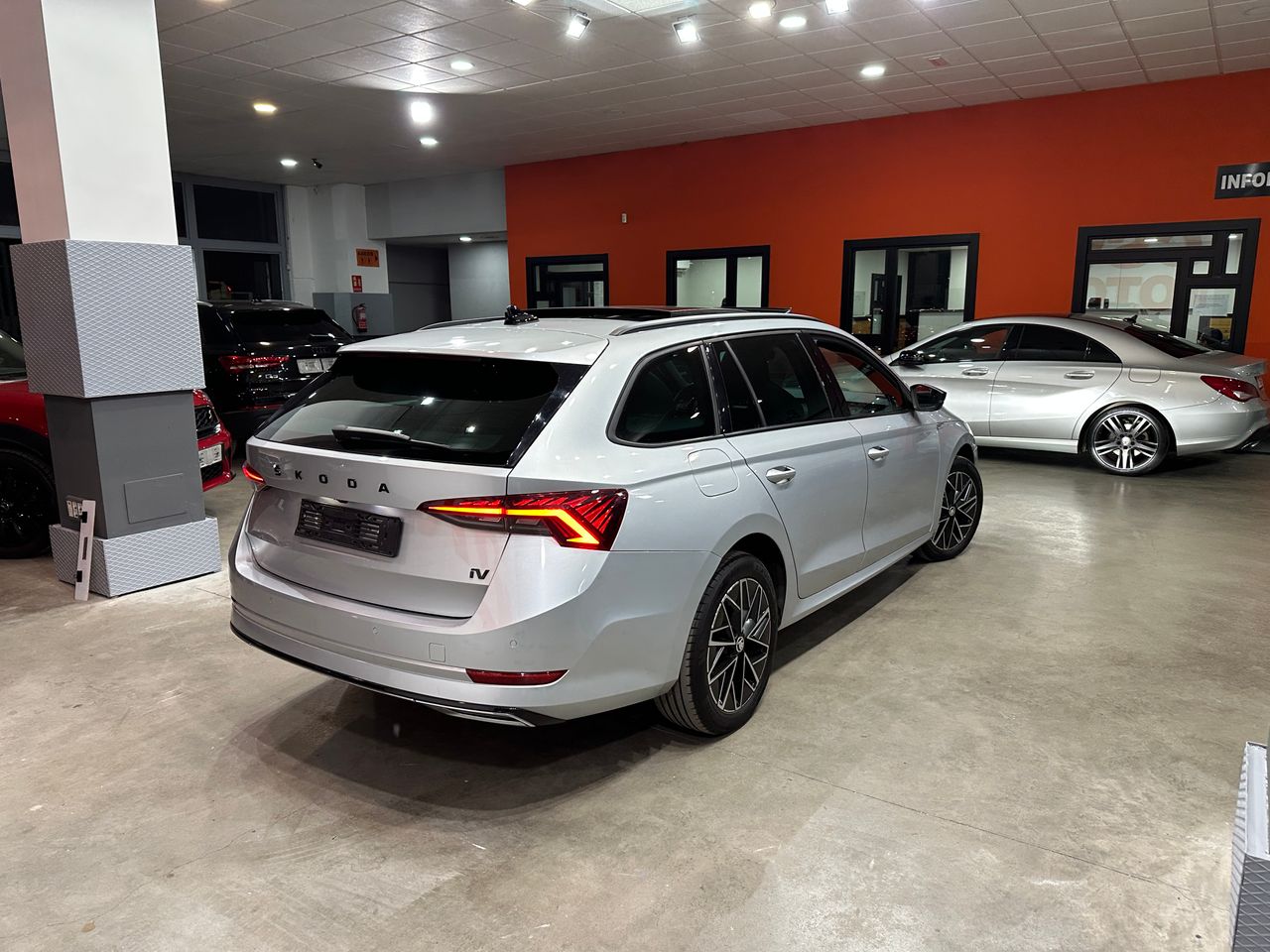 Skoda Octavia Combi 1.4 TSI 110kW/150kW DSG PHEV Ambit 150CV - Foto 7
