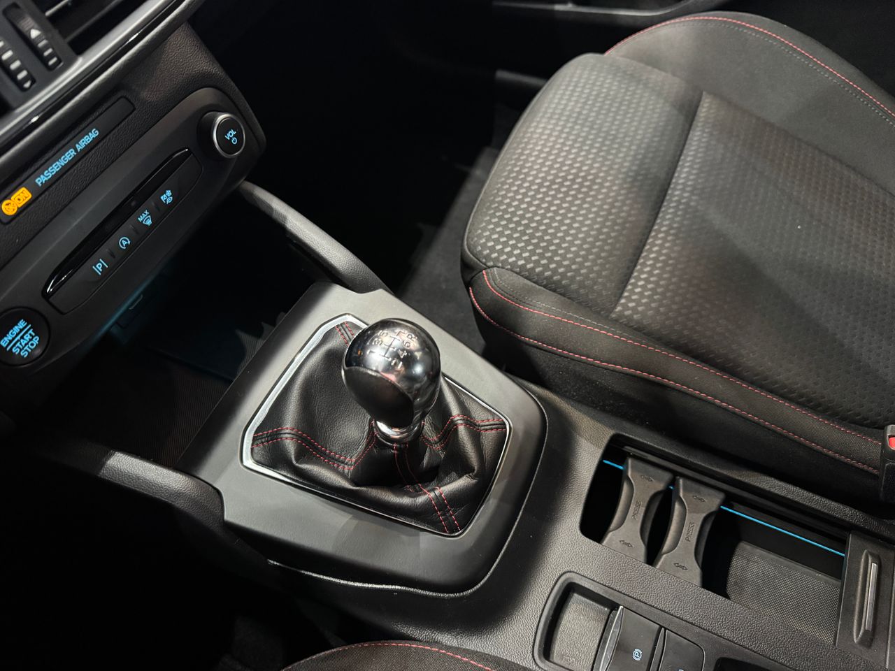 Ford Focus 1.0 Ecoboost MHEV 92kW ST-Line - Foto 15