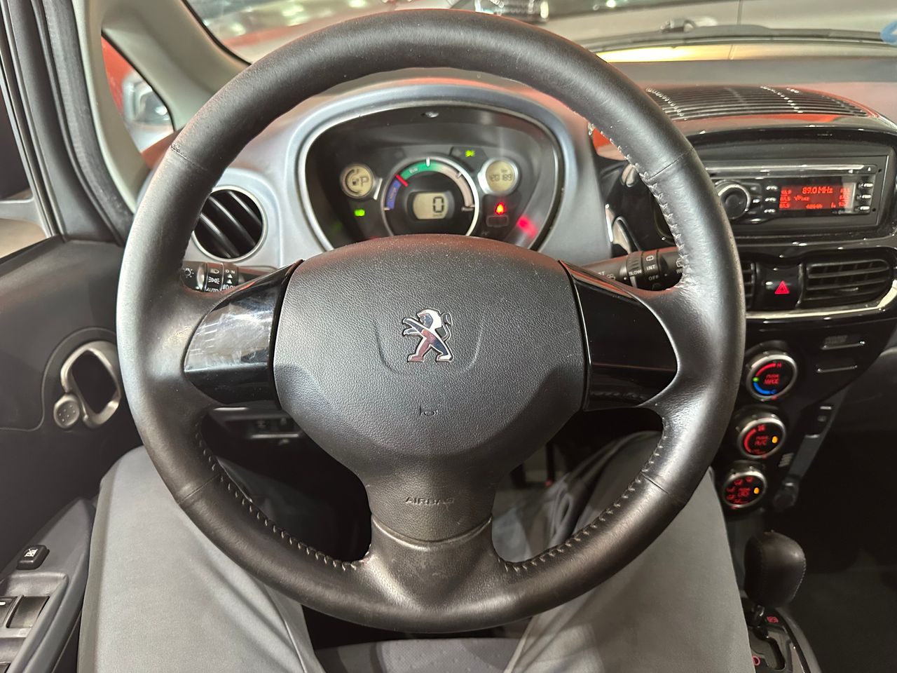 Peugeot iOn - - Foto 16