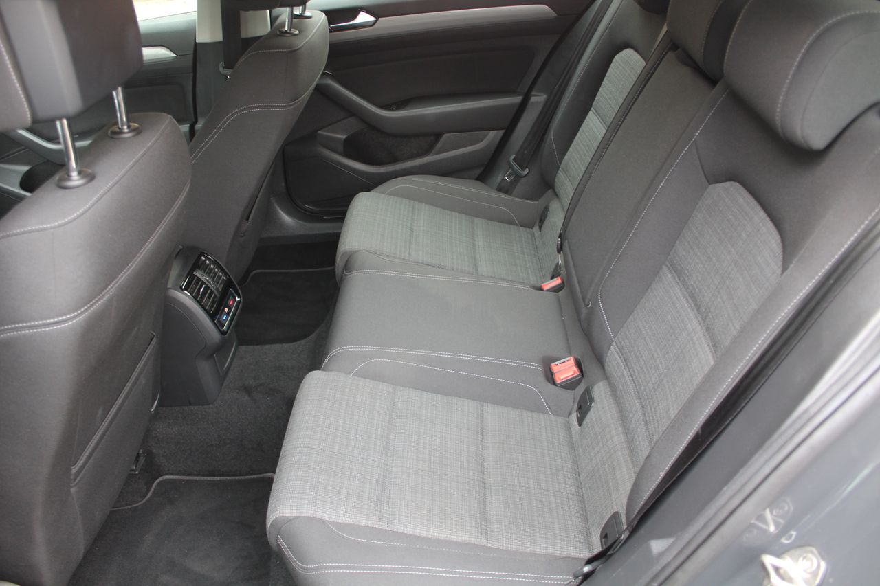 Volkswagen Passat Variant R-Line 2.0 TDI 140kW (190CV) DSG - Foto 10