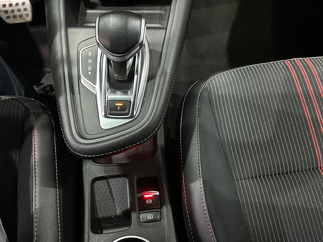 Renault Captur RS Line TCe 160 EDC - Foto 25