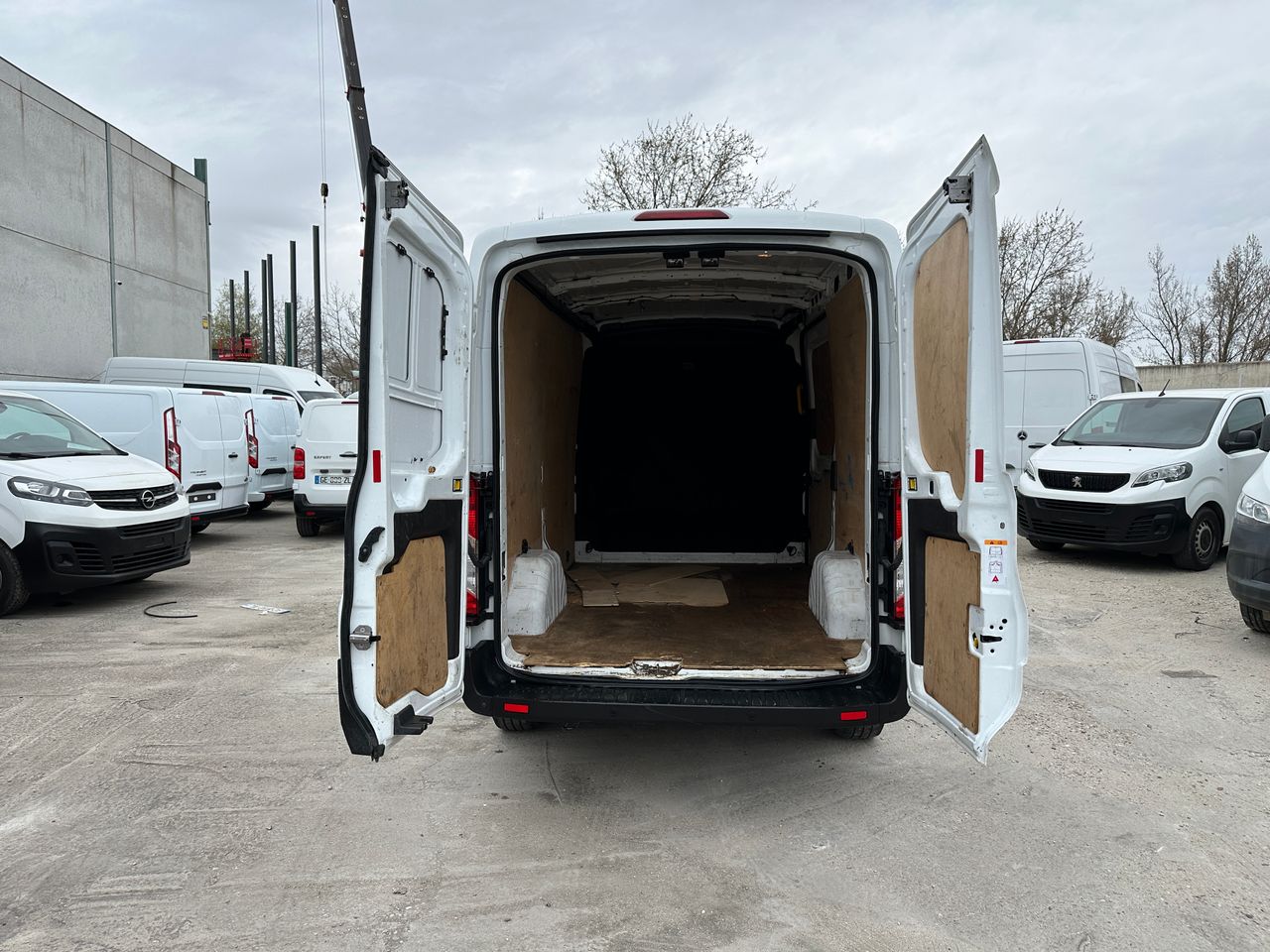 Ford Transit 2.0ECOBLUE 130CV L2H2 350 - Foto 9