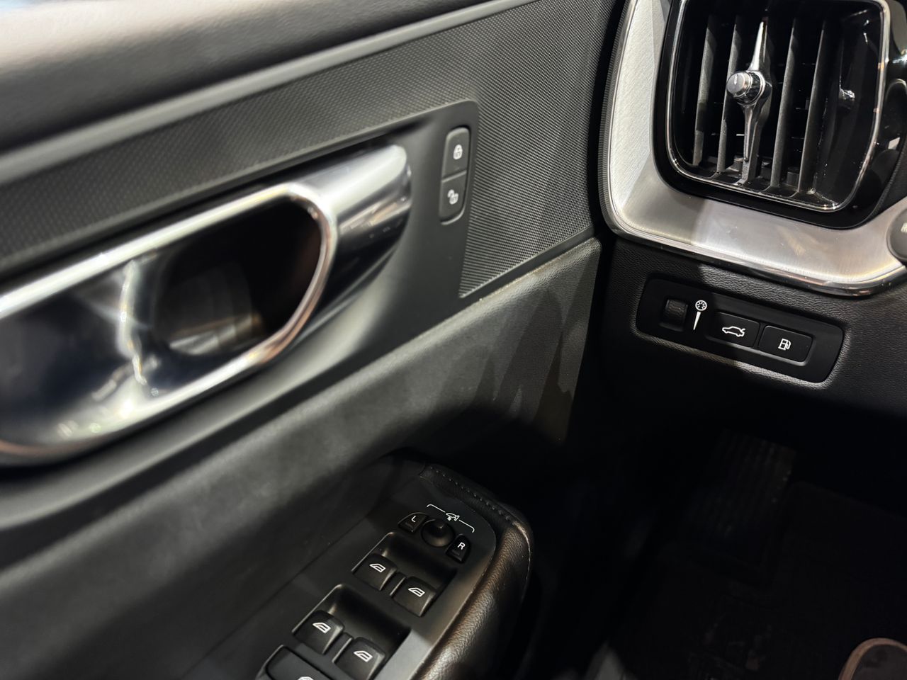 Volvo XC60 2.0 T6 AWD Recharge Inscription Auto - Foto 21