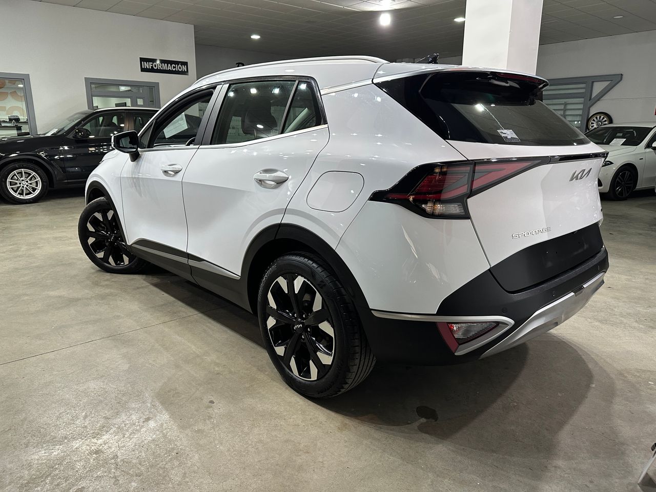 Kia Sportage 1.6 T-GDi PHEV 198kW (265CV) Drive 4x4 - Foto 6