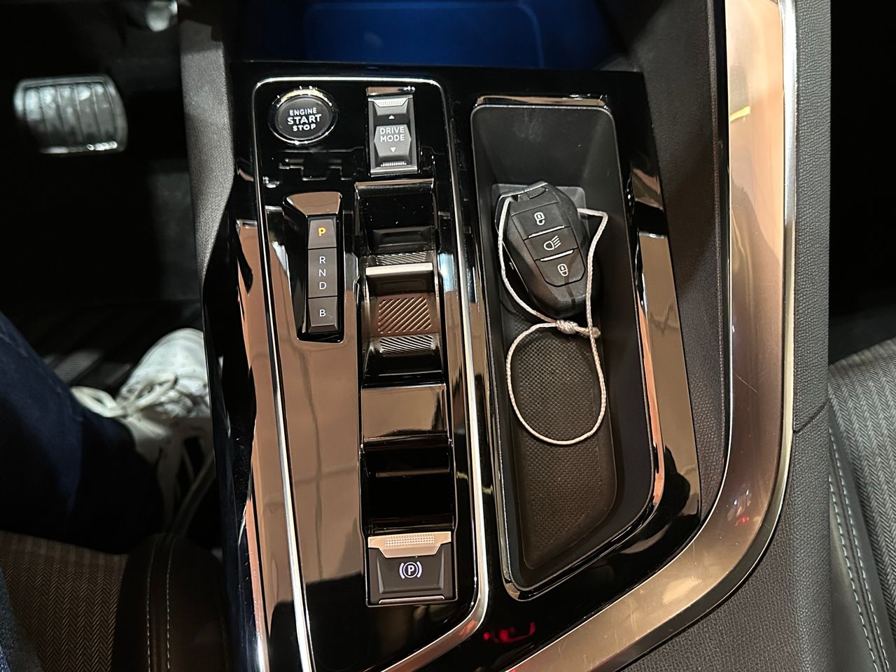 Peugeot 3008 Hybrid 225 e-EAT8 Allure Pack - Foto 25