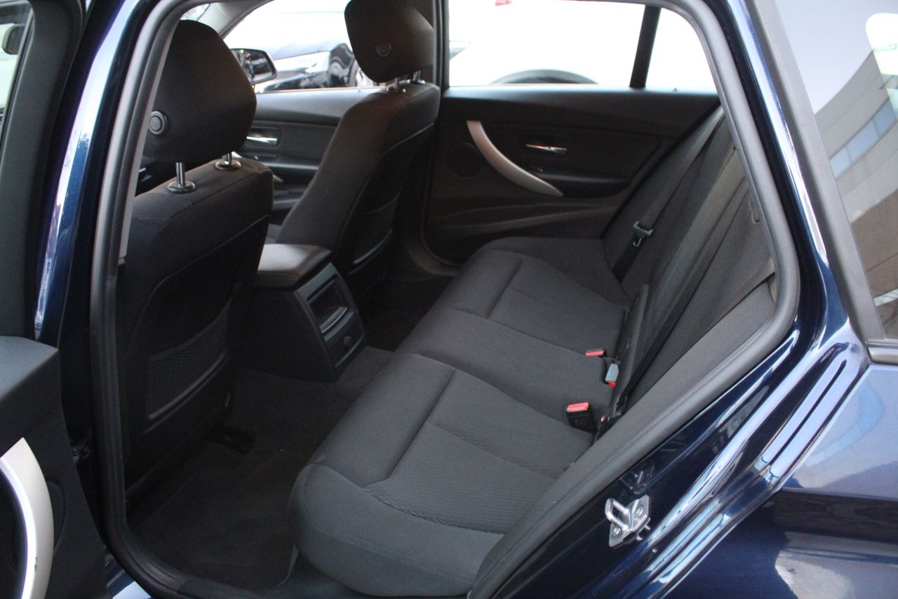 BMW Serie 3 318d Touring - Foto 13