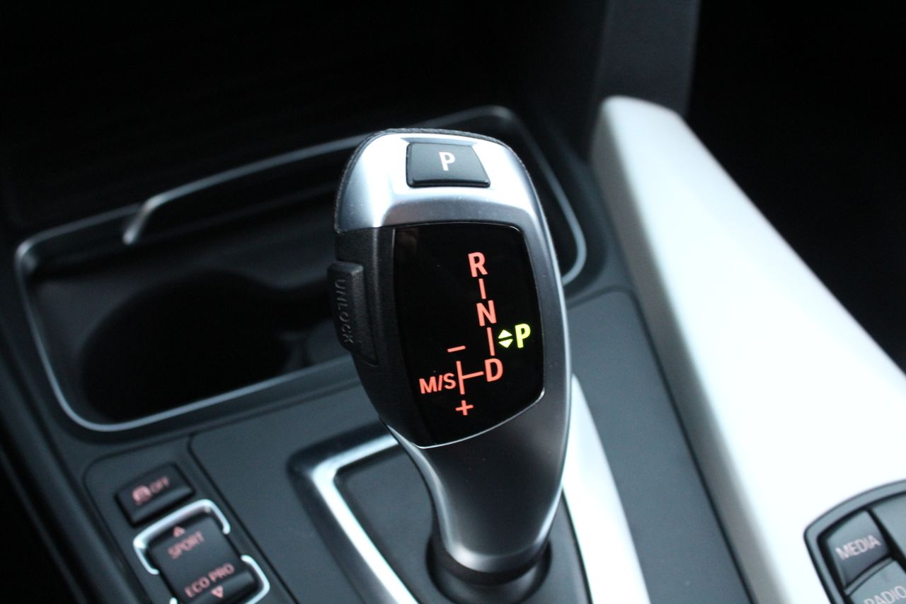 BMW Serie 3 318d Touring - Foto 21