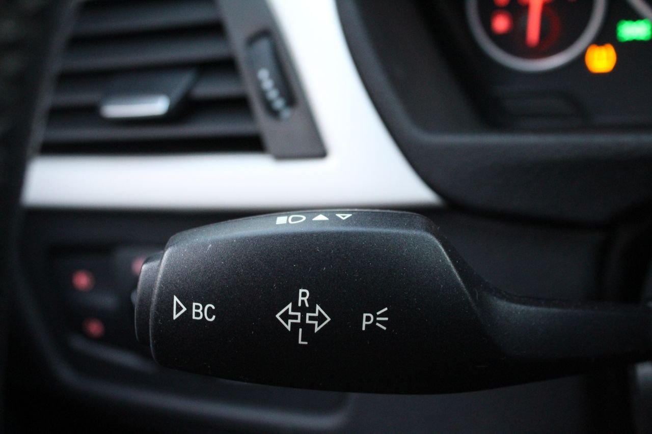 BMW Serie 3 318d Touring - Foto 16